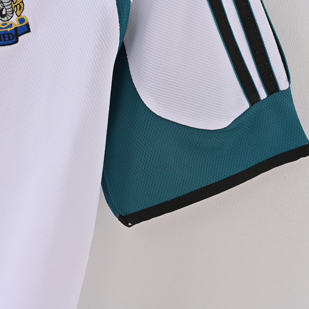 99-00 Newcastle Visitante - Imagen 13