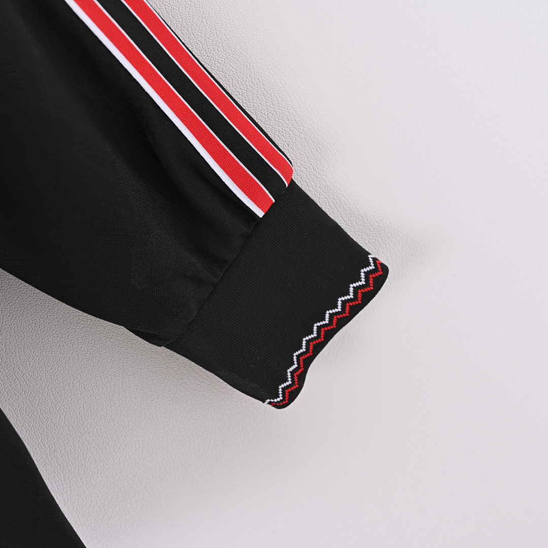 24/25 Manchester United Retro Negro - Imagen 4
