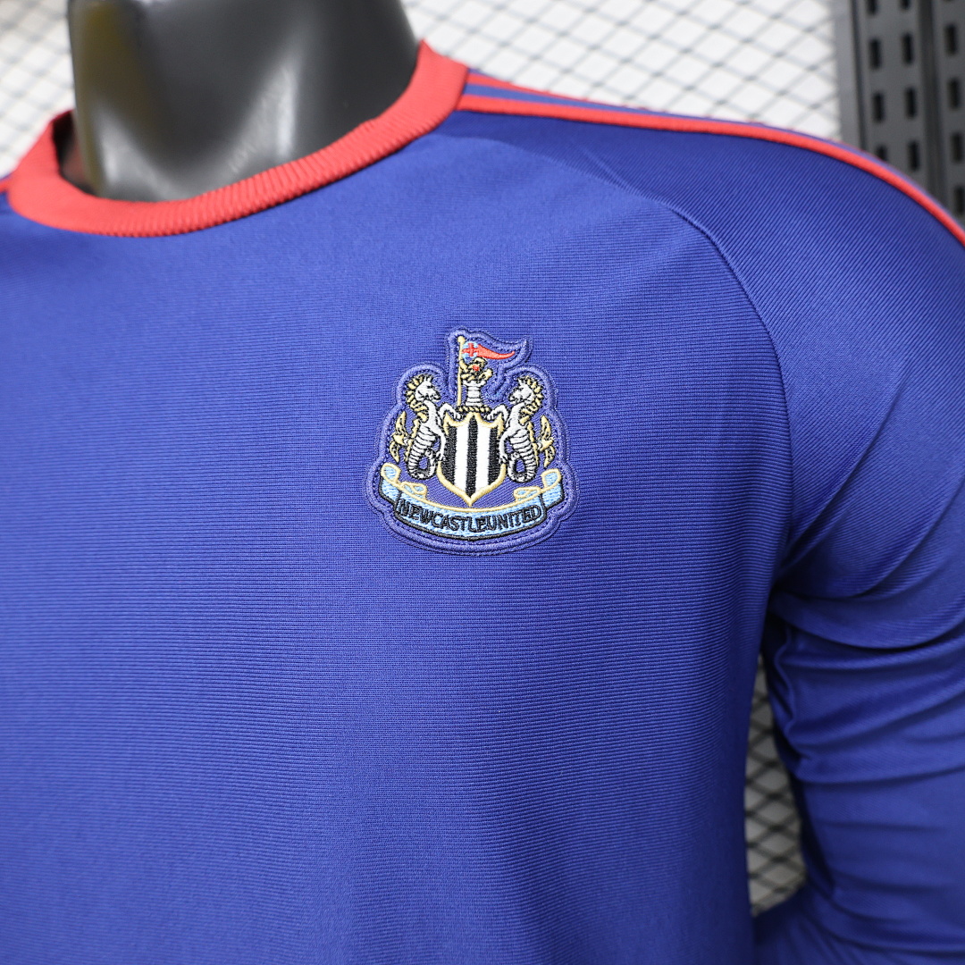 2026 Newcastle Casual Retro Manga Larga - Imagen 6