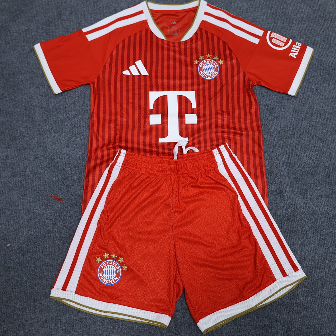26/27 Bayern Múnich Local Conjunto